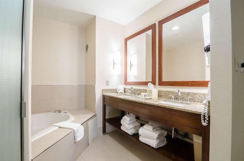 Ванна кімната в Comfort Suites Innsbrook - Short Pump