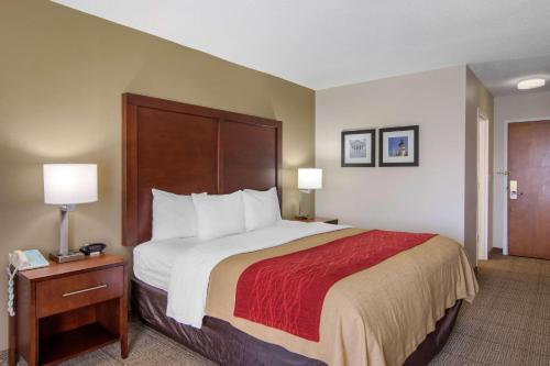 Ένα ή περισσότερα κρεβάτια σε δωμάτιο στο Comfort Inn Chester - Richmond South