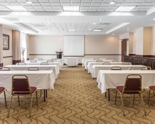 Zona business o sala de conferencias en Comfort Inn Near Quantico Main Gate North