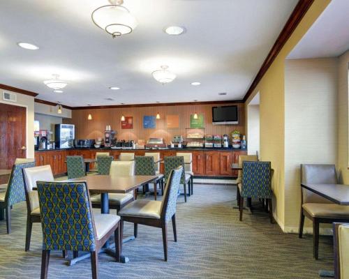 Ресторан / й інші заклади харчування у Comfort Inn & Suites Airport Dulles-Gateway