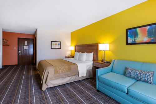 Ruang duduk di Quality Inn Stephens City-Winchester South