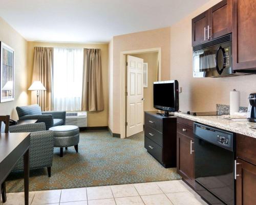 Gallery image of Suburban Studios Quantico in Stafford