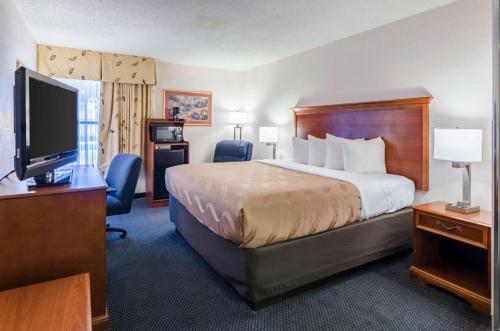 A bed or beds in a room at Quality Inn Lynchburg near University