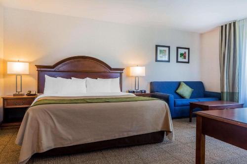 Letto o letti in una camera di Comfort Inn & Suites South Burlington near University