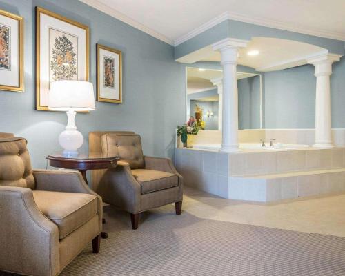 Lobby alebo recepcia v ubytovaní Comfort Inn & Suites Near Burke Mountain