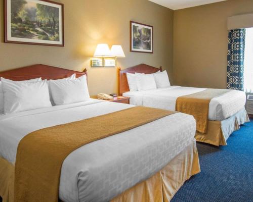 Quality Inn & Suites of Liberty Lake 객실 침대