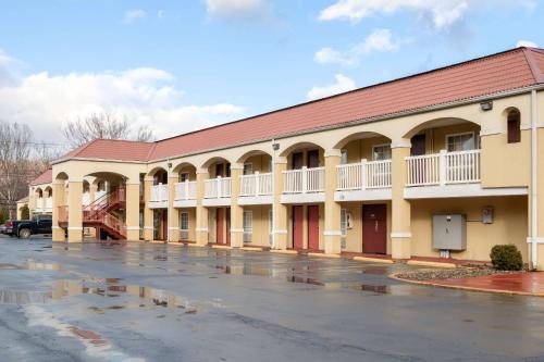 an empty parking lot in front of a building at Econo Lodge Huntington - Barboursville University Area in Huntington