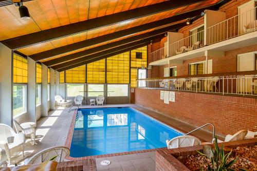 a pool in the middle of a building at Clarion Inn Harpers Ferry-Charles Town in Harpers Ferry