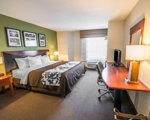 Postel nebo postele na pokoji v ubytování Sleep Inn & Suites Princeton I-77