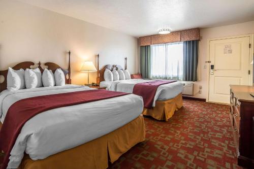 Posteľ alebo postele v izbe v ubytovaní Quality Inn Evanston near Wyoming Downs
