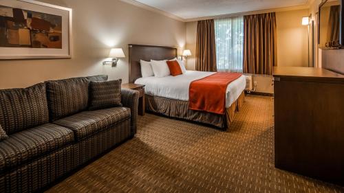 Katil atau katil-katil dalam bilik di Best Western Plus Guildwood Inn