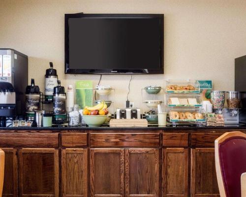 a television on top of a counter with food at Quality Inn I-70 at Wanamaker in Topeka