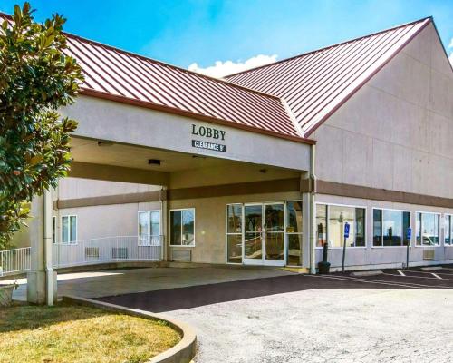 a lobby of a hotel with a parking lot at Quality Inn & Suites in Elizabethtown