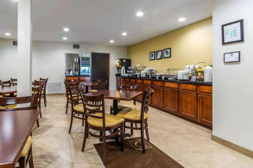 En restaurant eller et andet spisested på Sleep Inn