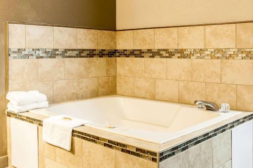 a bathroom with a tub and a sink at Quality Inn Lewisport in Lewisport