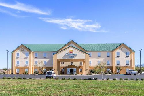 a large hotel with a sign on the front of it at Comfort Inn Lexington South in Nicholasville