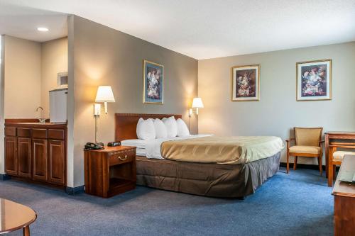a hotel room with a bed and a desk at Quality Inn Lewisport in Lewisport