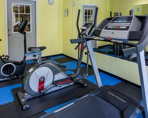 Fitness centrum a/nebo fitness zařízení v ubytování Econo Lodge Inn & Suites Natchitoches