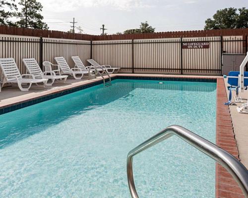 Gallery image of Comfort Suites Lake Charles in Lake Charles