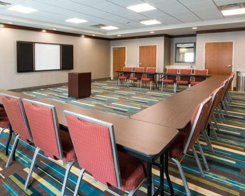 a conference room with a long table and chairs at Comfort Suites Bossier City - Shreveport East in Bossier City
