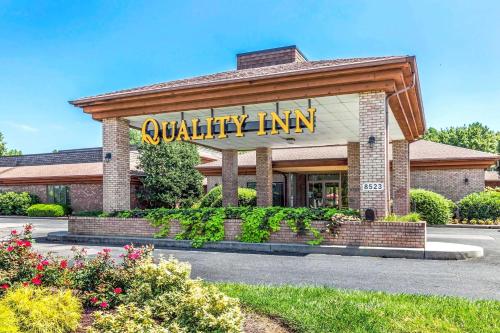 a walney inn building with a sign on it at Quality Inn Easton in Easton