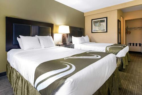 two large beds in a hotel room at Quality Inn & Suites in Charleston