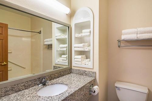 Koupelna v ubytování Quality Inn & Suites Lampasas