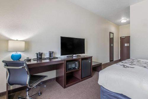 TV a/nebo společenská místnost v ubytování Sleep Inn & Suites Ankeny - Des Moines