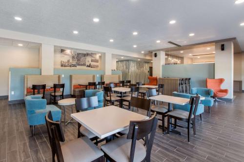 Posezení v ubytování Sleep Inn & Suites Ankeny - Des Moines