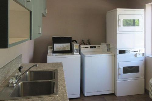 a kitchen with a sink and a washer and dryer at Quality Inn Spanish Fork North in Spanish Fork