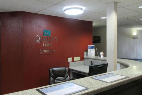 a waiting area of auryy inn and suites w obiekcie Quality Inn Spanish Fork North w mieście Spanish Fork