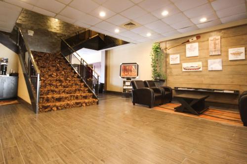 Гостиная зона в Quality Inn