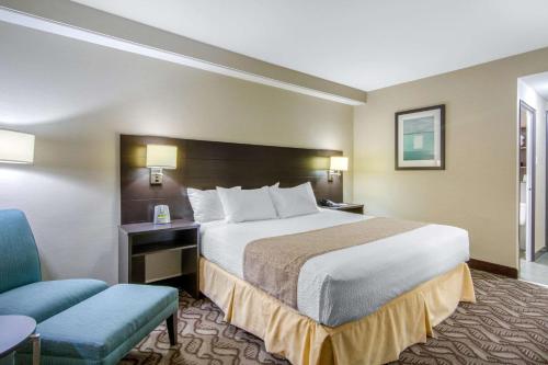 Ein Bett oder Betten in einem Zimmer der Unterkunft Clarion Hotel