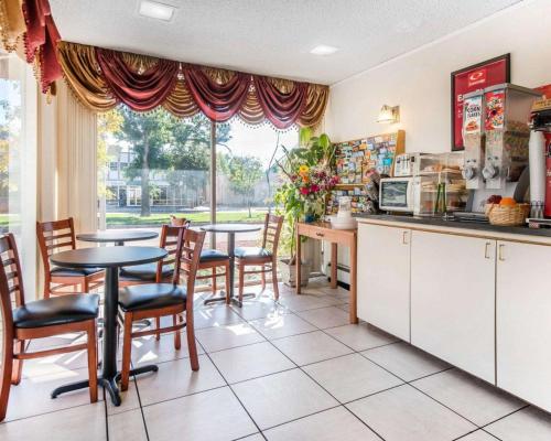 a kitchen and dining room with tables and chairs at Econo Lodge Colorado Springs Downtown in Colorado Springs