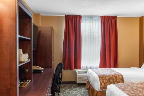 Säng eller sängar i ett rum på Quality Hotel & Suites