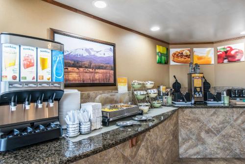 a breakfast counter in a hotel room at Quality Inn Colorado Springs South in Colorado Springs