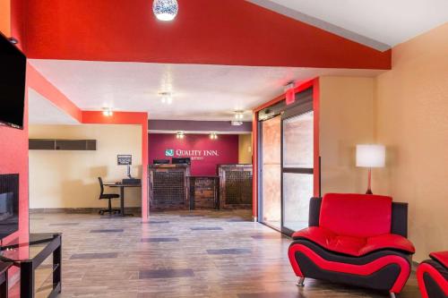 Posezení v ubytování Quality Inn Lamar