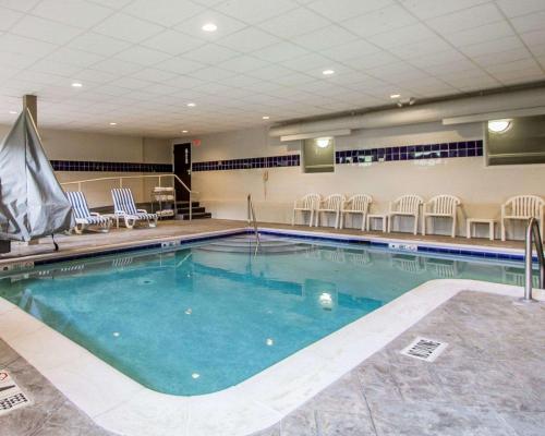 a large swimming pool with chairs in a hotel at Sleep Inn & Suites Niantic North in Niantic
