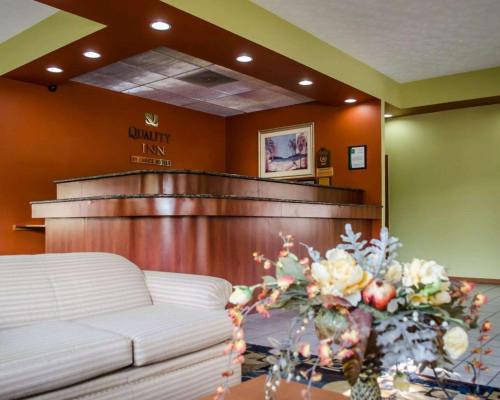 a waiting room with a couch and flowers on a table at Quality Inn Crystal River in Crystal River