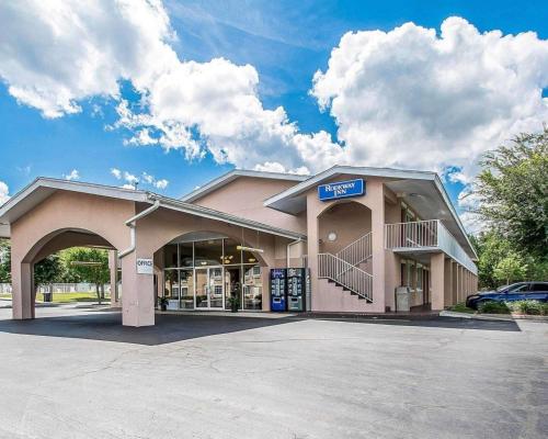 a store in a parking lot in front of a building at Rodeway Inn Gainesville - University Area in Gainesville