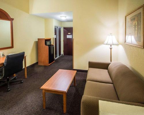 Comfort Inn & Suites Jupiter I-95にあるシーティングエリア