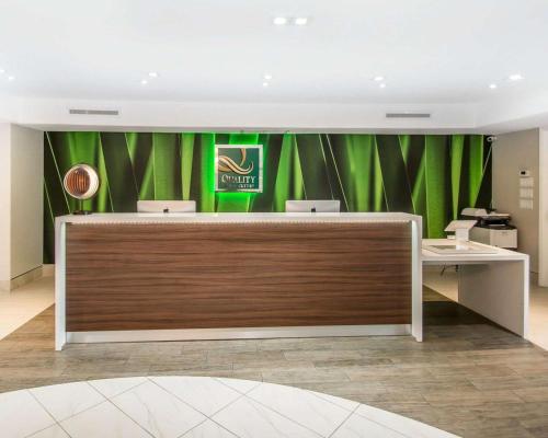 Quality Inn & Suites By the Parks Image