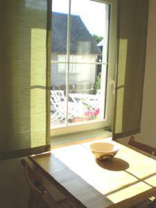 a kitchen with a window and a bowl on a counter at Elisetorp in Kivik