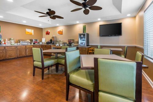a restaurant with a dining room with tables and chairs at Quality Inn Palm Bay - Melbourne I-95 in Palm Bay