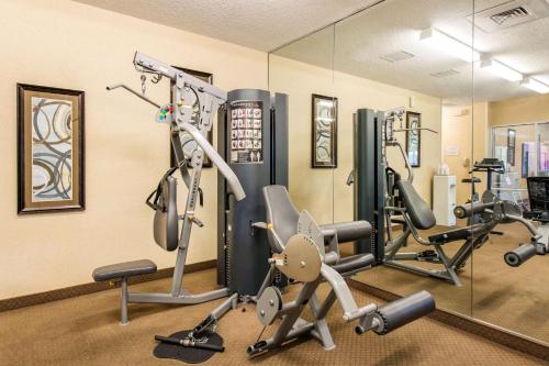 
Фитнес-центр и/или тренажеры в Comfort Inn & Suites Near Universal Orlando Resort-Convention Ctr
