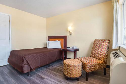 Χώρος καθιστικού στο Rodeway Inn Kissimmee Maingate West - Free Theme Park Shuttle