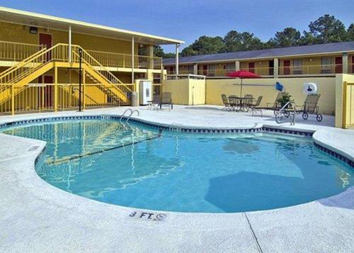 a large swimming pool in front of a building at Econo Lodge Inn & Suites at Fort Moore in Columbus