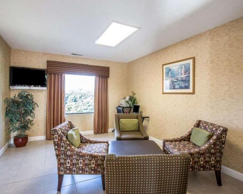 a living room with a table and chairs and a window at Quality Inn Dahlonega Near University in Dahlonega