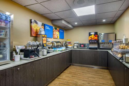 a food counter at a fast food restaurant at Comfort Inn Sandy Springs - Perimeter in Atlanta
