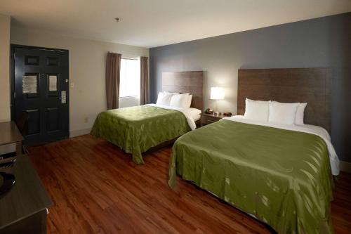 מיטה או מיטות בחדר ב-Quality Inn Augusta West Near Fort Eisenhower